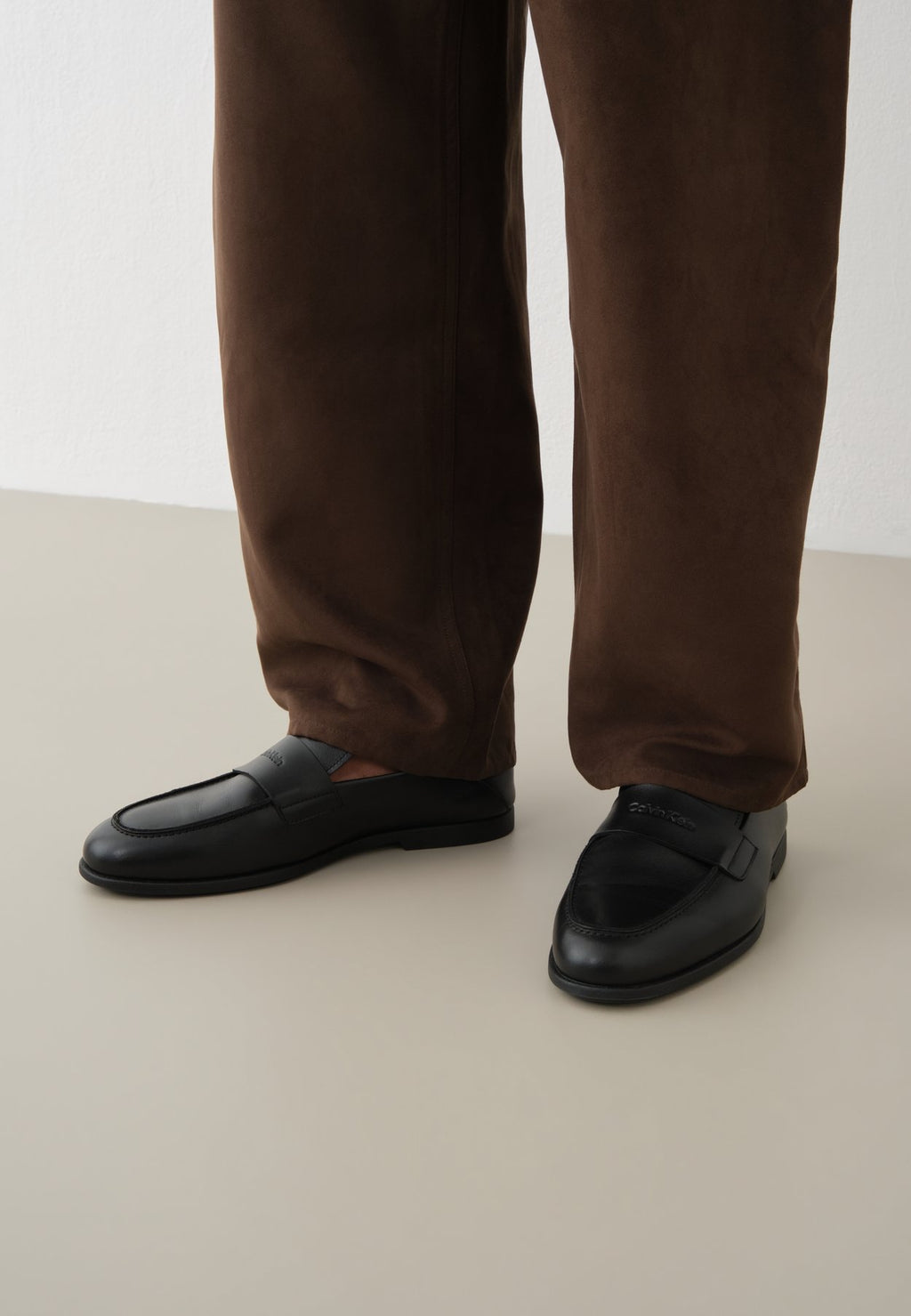 Calvin KleinEXCLUSIVE LEATHER LOW PROFILE PENNY STRAP LOAFERS - Slipper