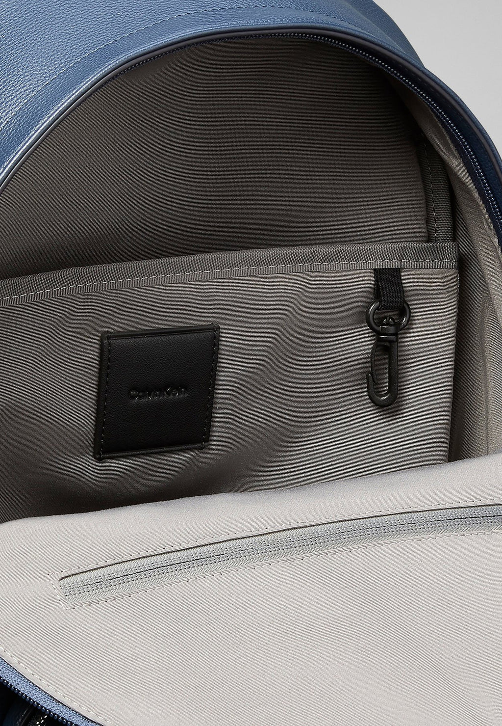 Calvin KleinRAISED ROUND BACKPACK - Tagesrucksack