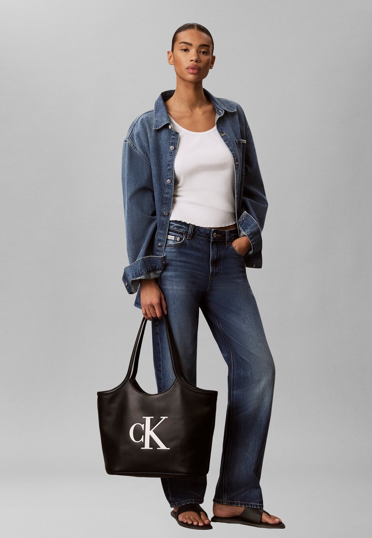 Calvin KleinEMBOSSED MONOGRAM TOTE BAG - Einkaufstasche