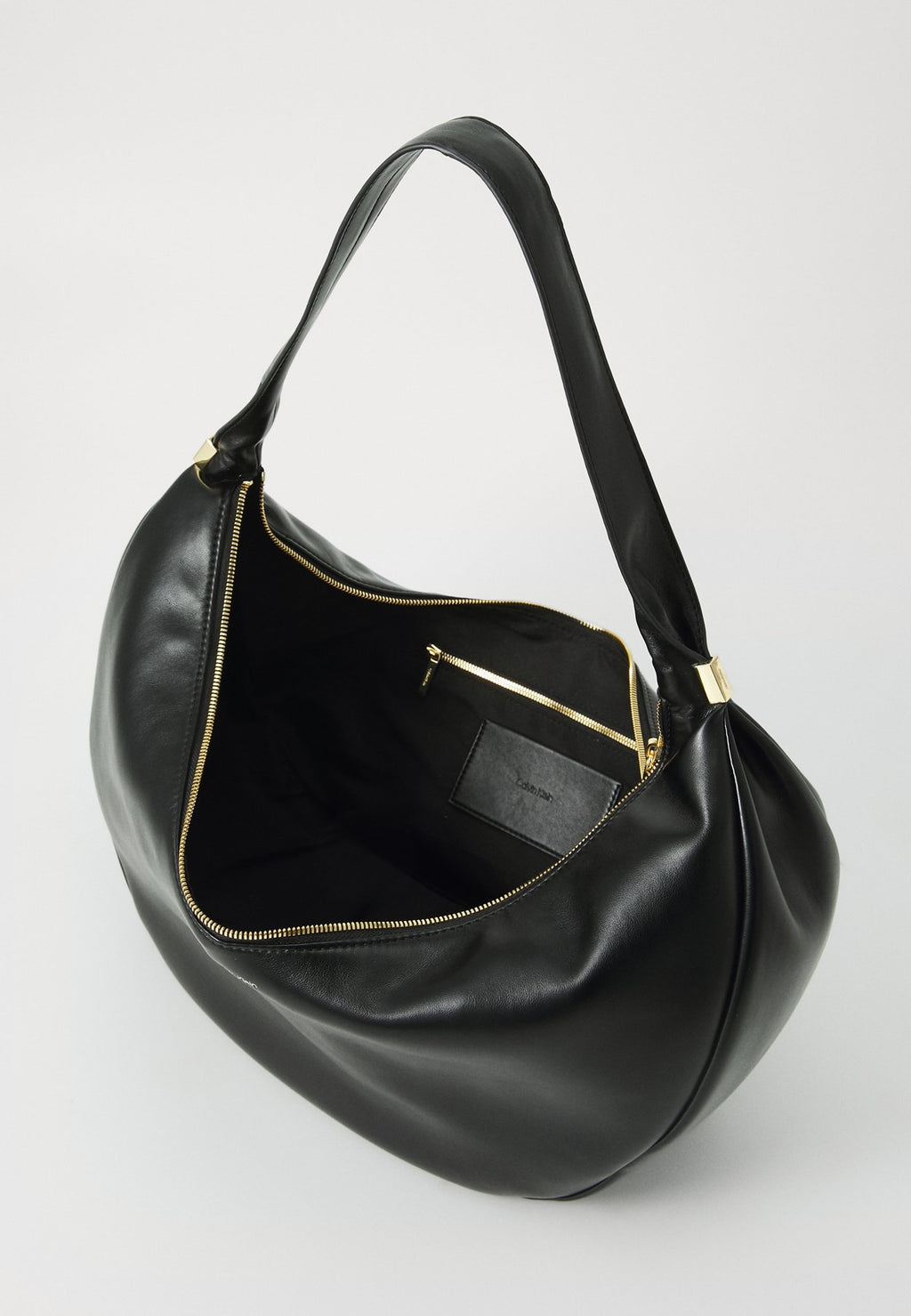 Calvin KleinPINCHED SOFT CRESCENT - Handtasche