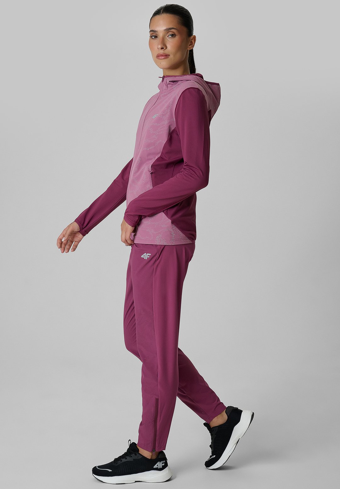 4F4F BLUZA DO BIEGANIA REGULAR Z KAPTUREM DAMSKA - Sweatjacke