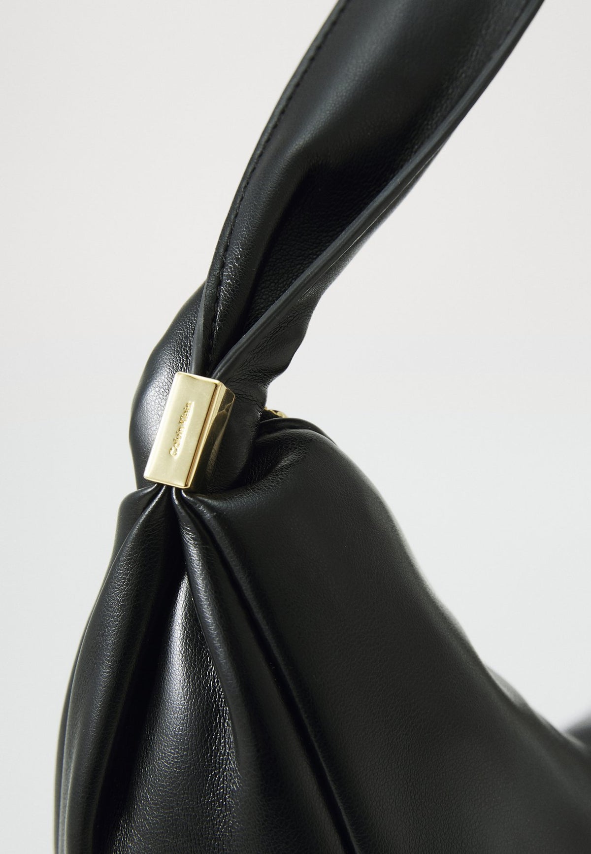 Calvin KleinPINCHED SOFT CRESCENT - Handtasche