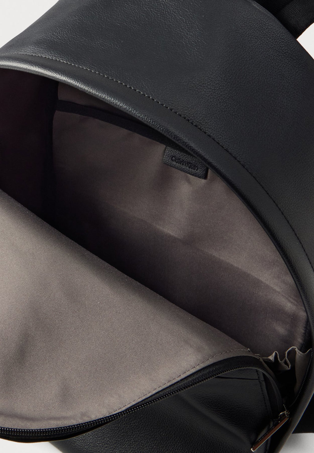 Calvin KleinCASUAL ROUND BACKPACK - Tagesrucksack