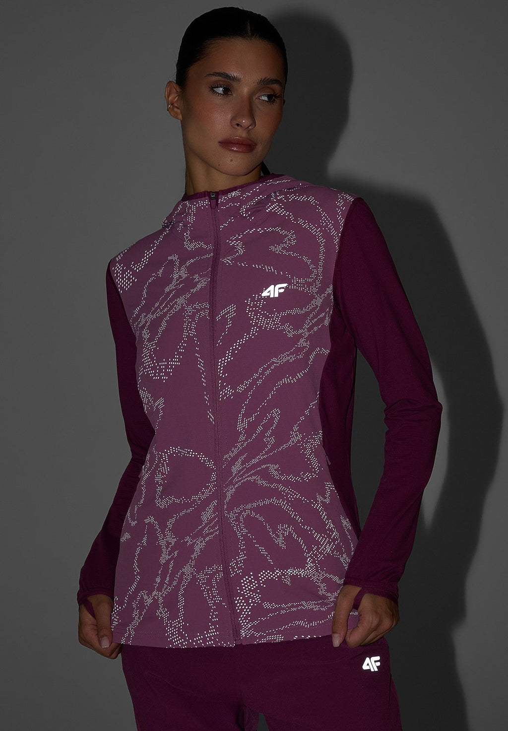 4F4F BLUZA DO BIEGANIA REGULAR Z KAPTUREM DAMSKA - Sweatjacke