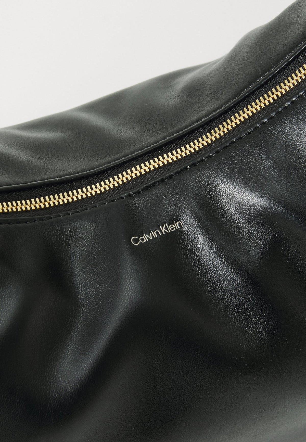 Calvin KleinPINCHED SOFT CRESCENT - Handtasche